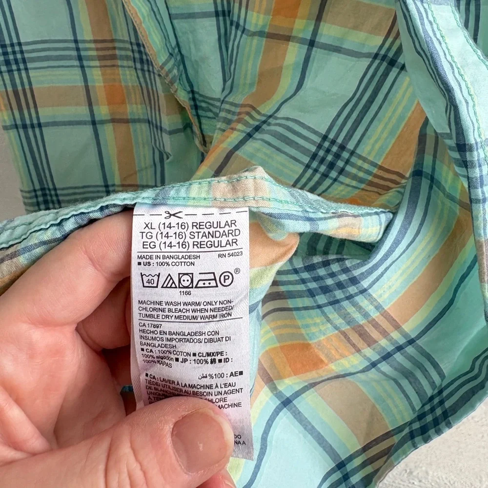 Boys old navy XL plaid button down short sleeve